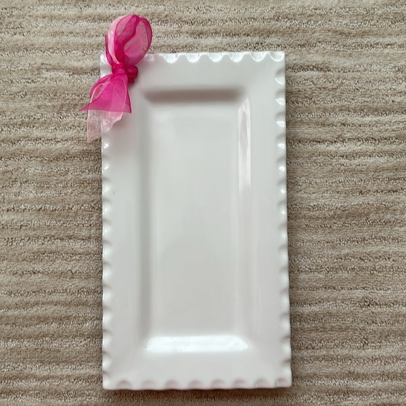 Southern Living Dress Me Up Ribbon Rectangular Platter 13.5 x 7.5 White Scallop - Picture 3 of 14